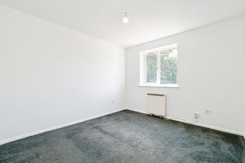 2 bedroom flat for sale, Latimer Drive, Hornchurch, RM12