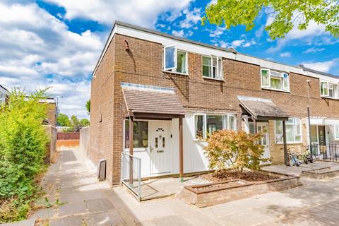 4 bedroom end of terrace house for sale, Chaucer Road, Farnborough, GU14