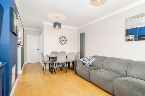 4 bedroom end of terrace house for sale, Chaucer Road, Farnborough, GU14