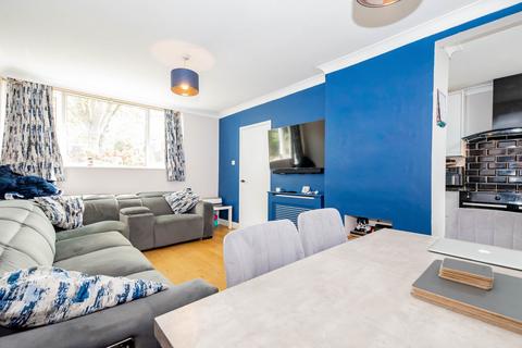 4 bedroom end of terrace house for sale, Chaucer Road, Farnborough, GU14