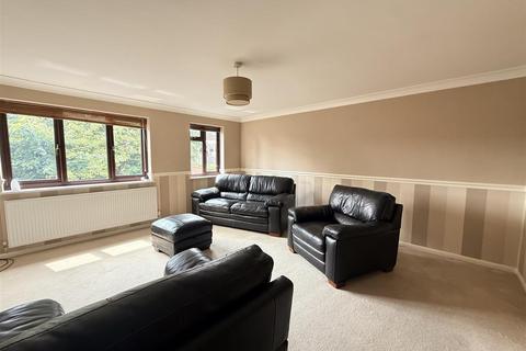 2 bedroom flat for sale, The Pineways, Oldbury