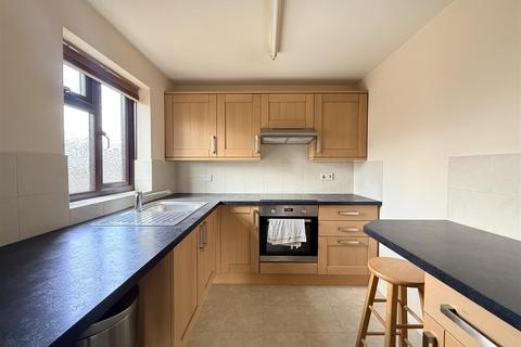 2 bedroom flat for sale, The Pineways, Oldbury