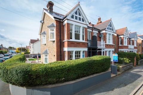 4 bedroom semi-detached house for sale, Pierremont Avenue, Broadstairs, CT10