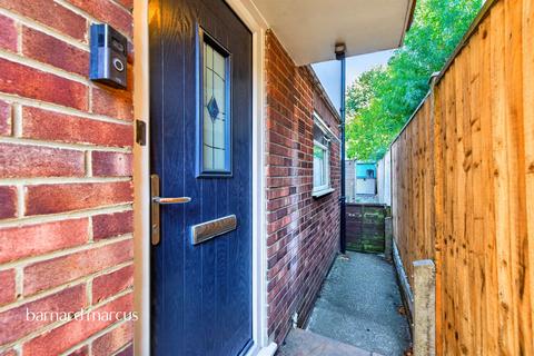 2 bedroom maisonette for sale, Hook Road, Surbiton