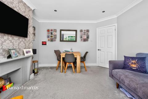 2 bedroom maisonette for sale, Hook Road, Surbiton