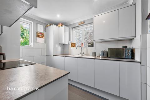 2 bedroom maisonette for sale, Hook Road, Surbiton