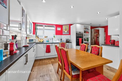 4 bedroom semi-detached house for sale, Fernwood Crescent, London
