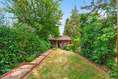 4 bedroom semi-detached house for sale, Fernwood Crescent, London