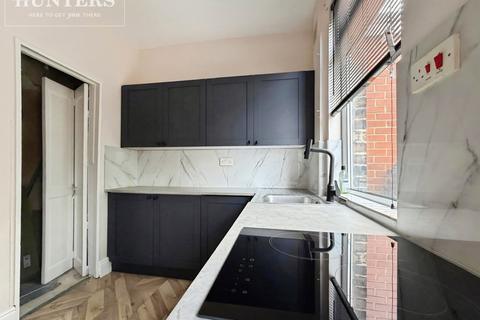 2 bedroom end of terrace house to rent, Station Road, Barnsley