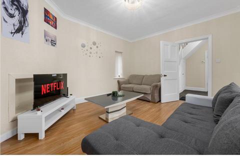 2 bedroom house to rent, Lever Street, Manchester M24