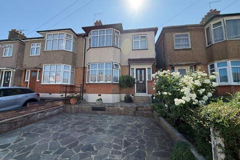 Dorset Avenue, Romford, RM1