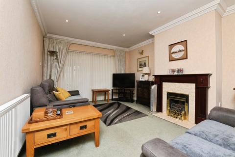3 bedroom semi-detached bungalow for sale, Grovewood Avenue, Leigh-On-Sea