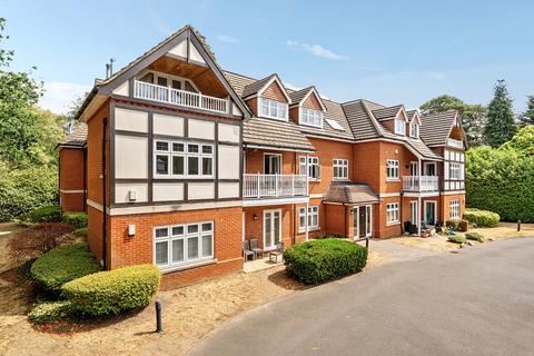 2 bedroom flat for sale, St. Georges Avenue, Weybridge, KT13