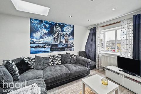 2 bedroom flat for sale, The Compasses, Farley Hill, Luton