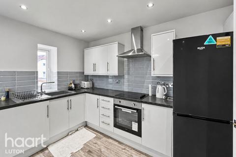 2 bedroom flat for sale, The Compasses, Farley Hill, Luton