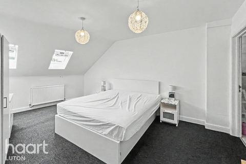 2 bedroom flat for sale, The Compasses, Farley Hill, Luton