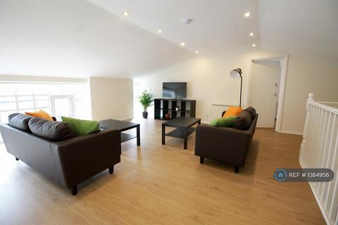 5 bedroom terraced house to rent, Camden Mews, London, NW1