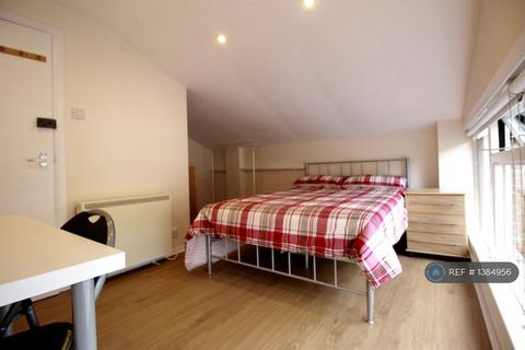 5 bedroom terraced house to rent, Camden Mews, London, NW1