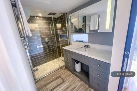 1 bedroom flat to rent, Mcdonald Road, Edinburgh, EH7