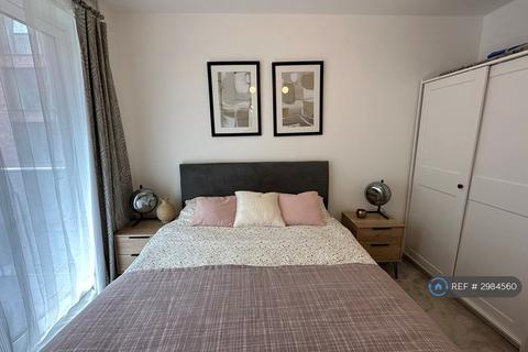 1 bedroom in a flat share to rent, Thunderer Street, London, E13