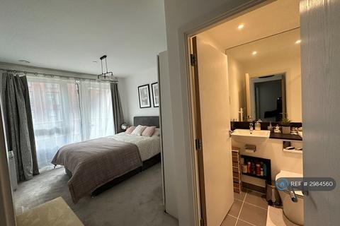 1 bedroom in a flat share to rent, Thunderer Street, London, E13