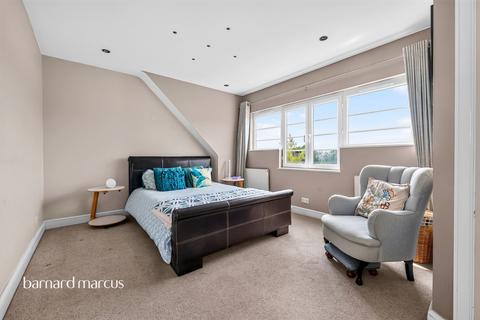 5 bedroom semi-detached house for sale, Cambridge Avenue, New Malden