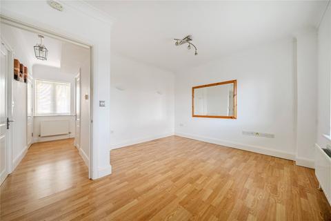 2 bedroom flat to rent, Tower Court, Tower Hill, Witney, OX28