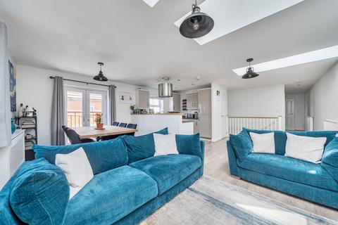 Odiham Drive, Newbury, RG14