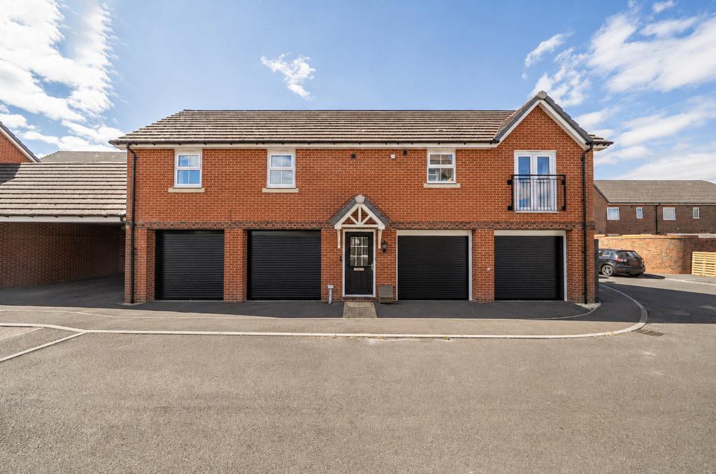 Detached house exterior, driveway, garage