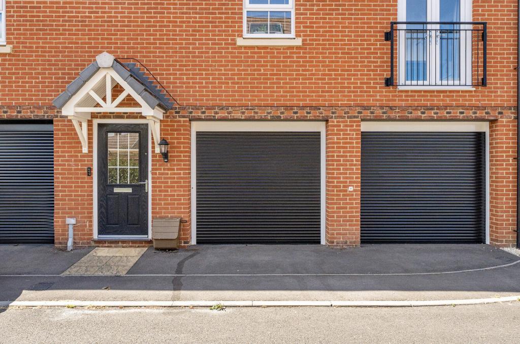 Detached house exterior, driveway, garage