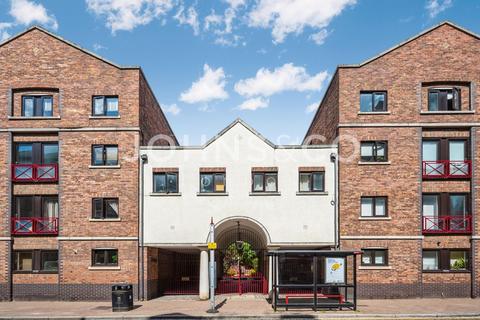 3 bedroom terraced house to rent, Prospect Place, Wapping Wall, London E1W