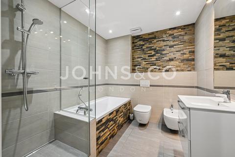 3 bedroom terraced house to rent, Prospect Place, Wapping Wall, London E1W