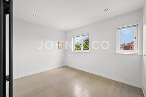 3 bedroom terraced house to rent, Prospect Place, Wapping Wall, London E1W