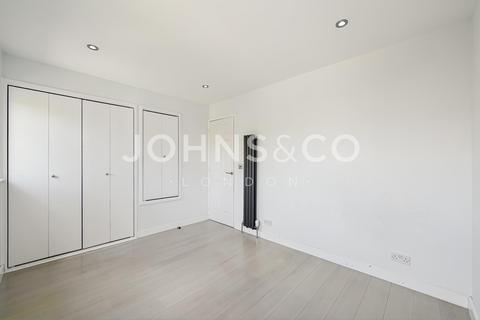 3 bedroom terraced house to rent, Prospect Place, Wapping Wall, London E1W