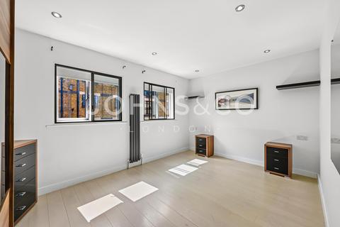 3 bedroom terraced house to rent, Prospect Place, Wapping Wall, London E1W
