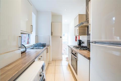 5 bedroom maisonette to rent, *360 Virtual Tour* Brandon Grove, Sandyford, NE2
