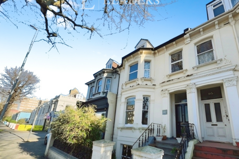 4 bedroom flat to rent, Sackville Road, BN3