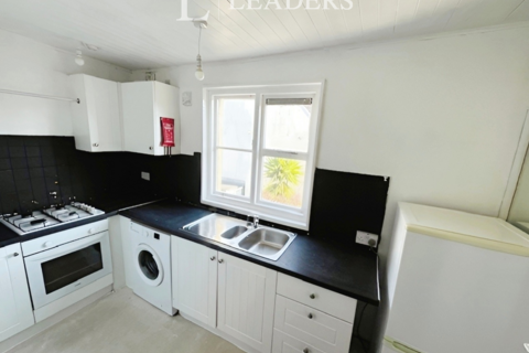 4 bedroom flat to rent, Sackville Road, BN3