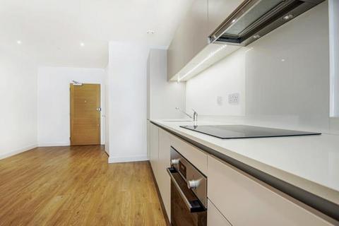 2 bedroom flat to rent, Winchester House, Bracknell RG12