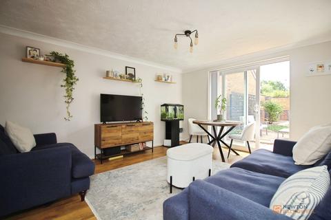 2 bedroom semi-detached house for sale, Pretoria Close, Thurcaston Park, LE4