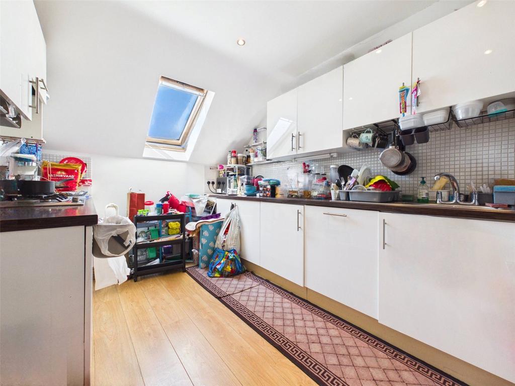 Apartment in Feltham - View 3