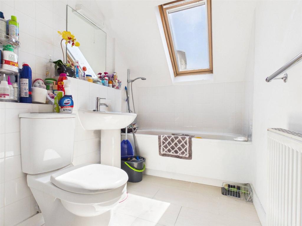 Apartment in Feltham - View 5
