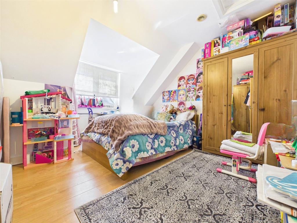 Apartment in Feltham - More
