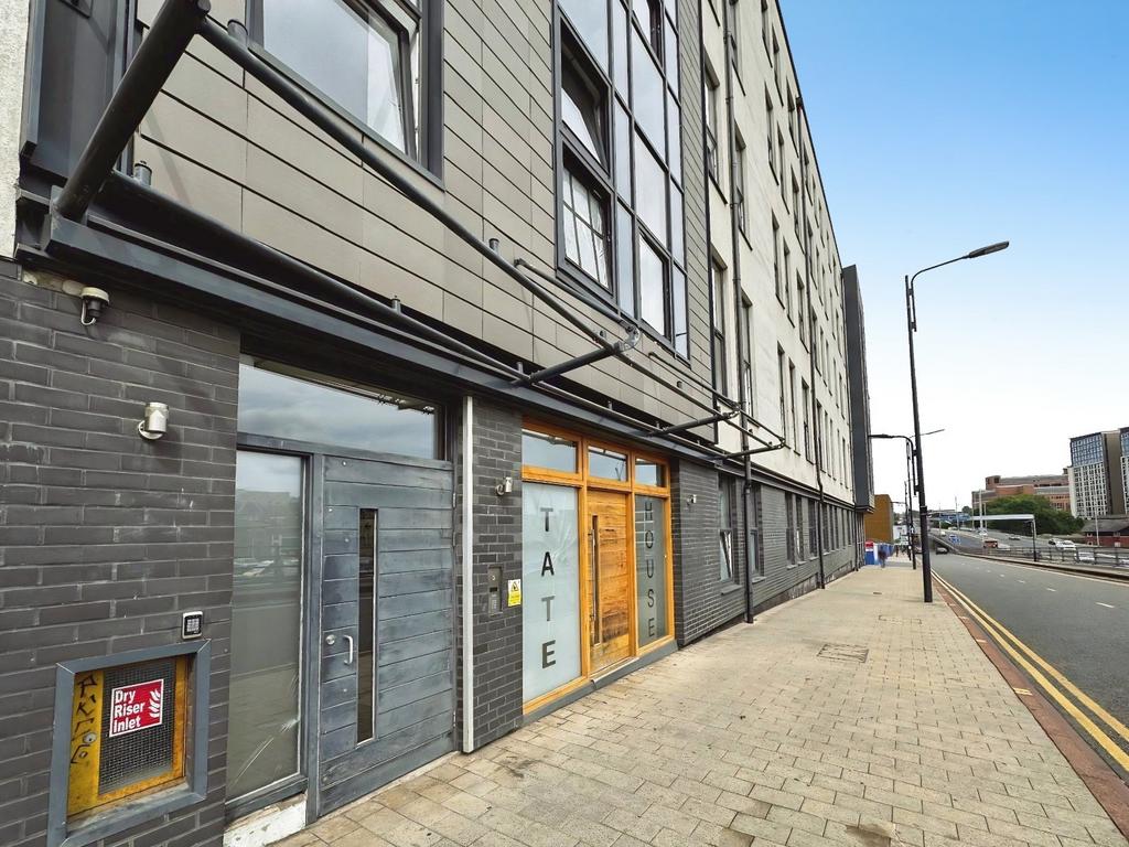 Apartment in Leeds, West Yorkshire - View 2