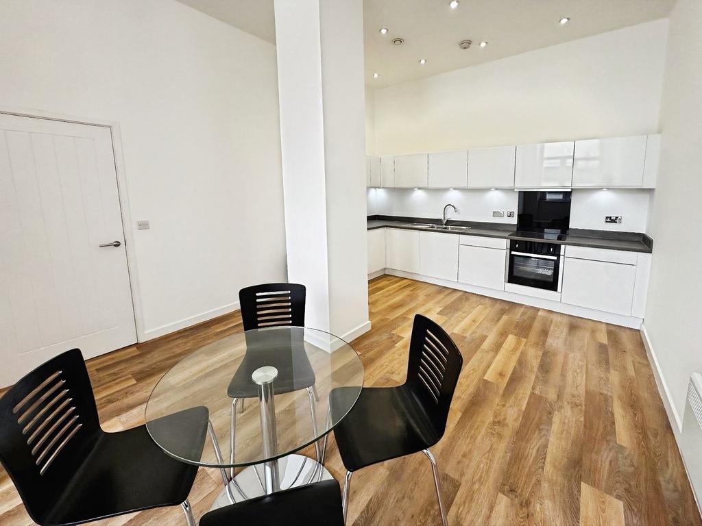 Apartment in Leeds, West Yorkshire - View 3