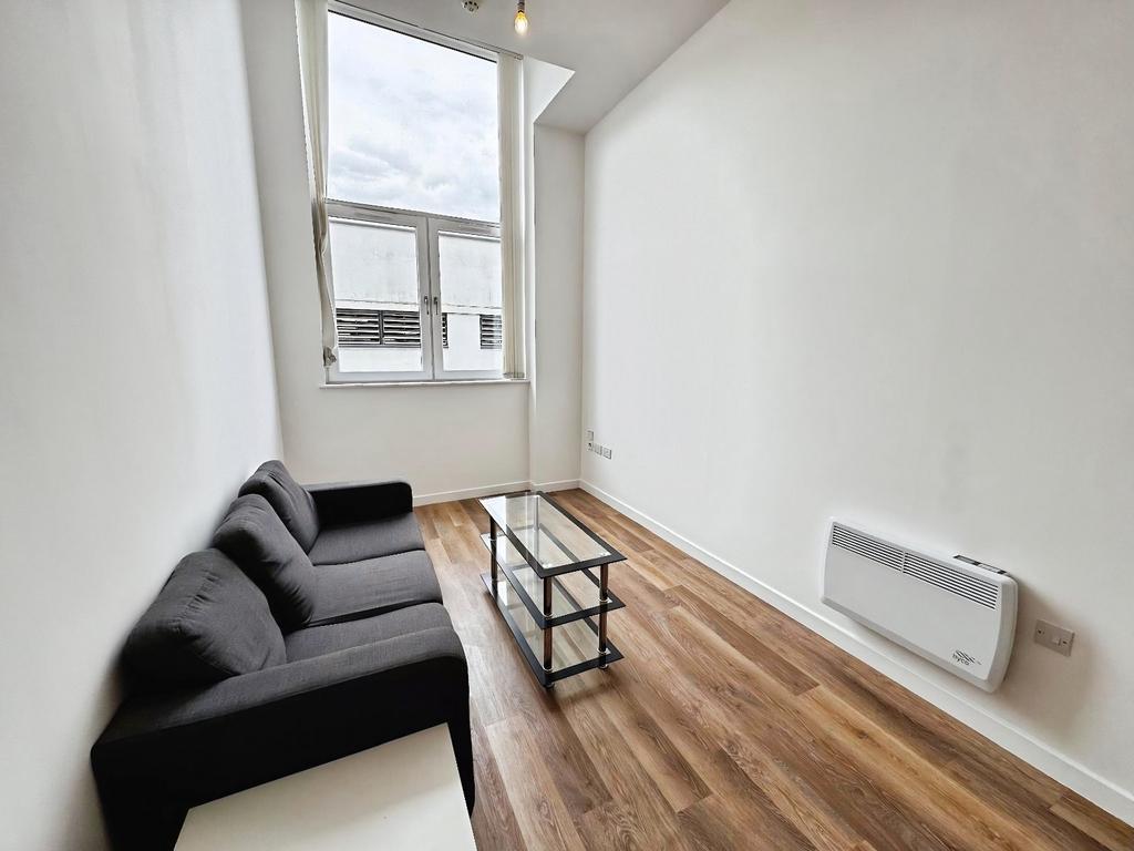 Apartment in Leeds, West Yorkshire - View 4