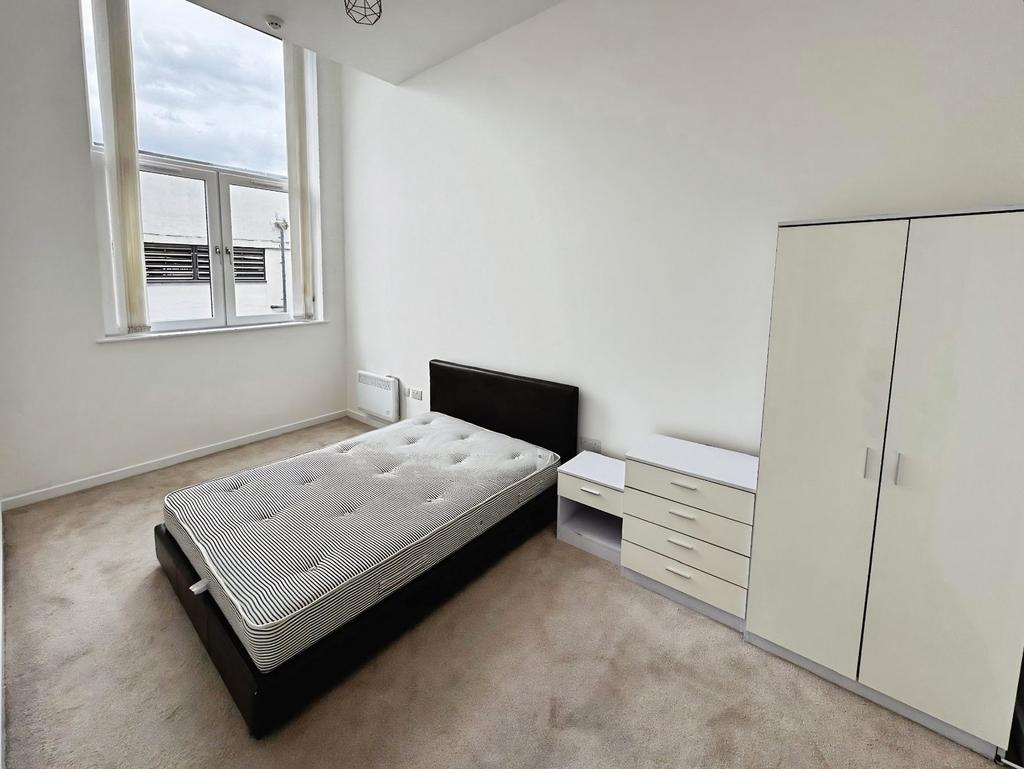 Apartment in Leeds, West Yorkshire - View 5