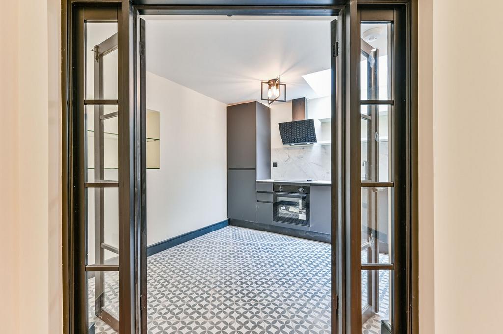Apartment in London - View 5