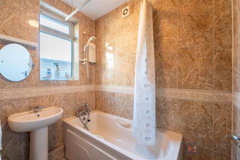 3 bedroom end of terrace house for sale, Gipsy Road, Leicester