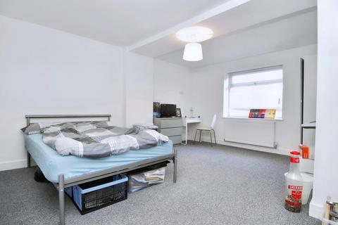 2 bedroom flat to rent, Quaker Lane Flat 3, Plymouth PL3